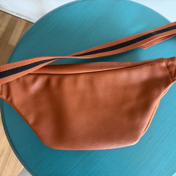 Stylish Waist Bag - Picture 4 of 4